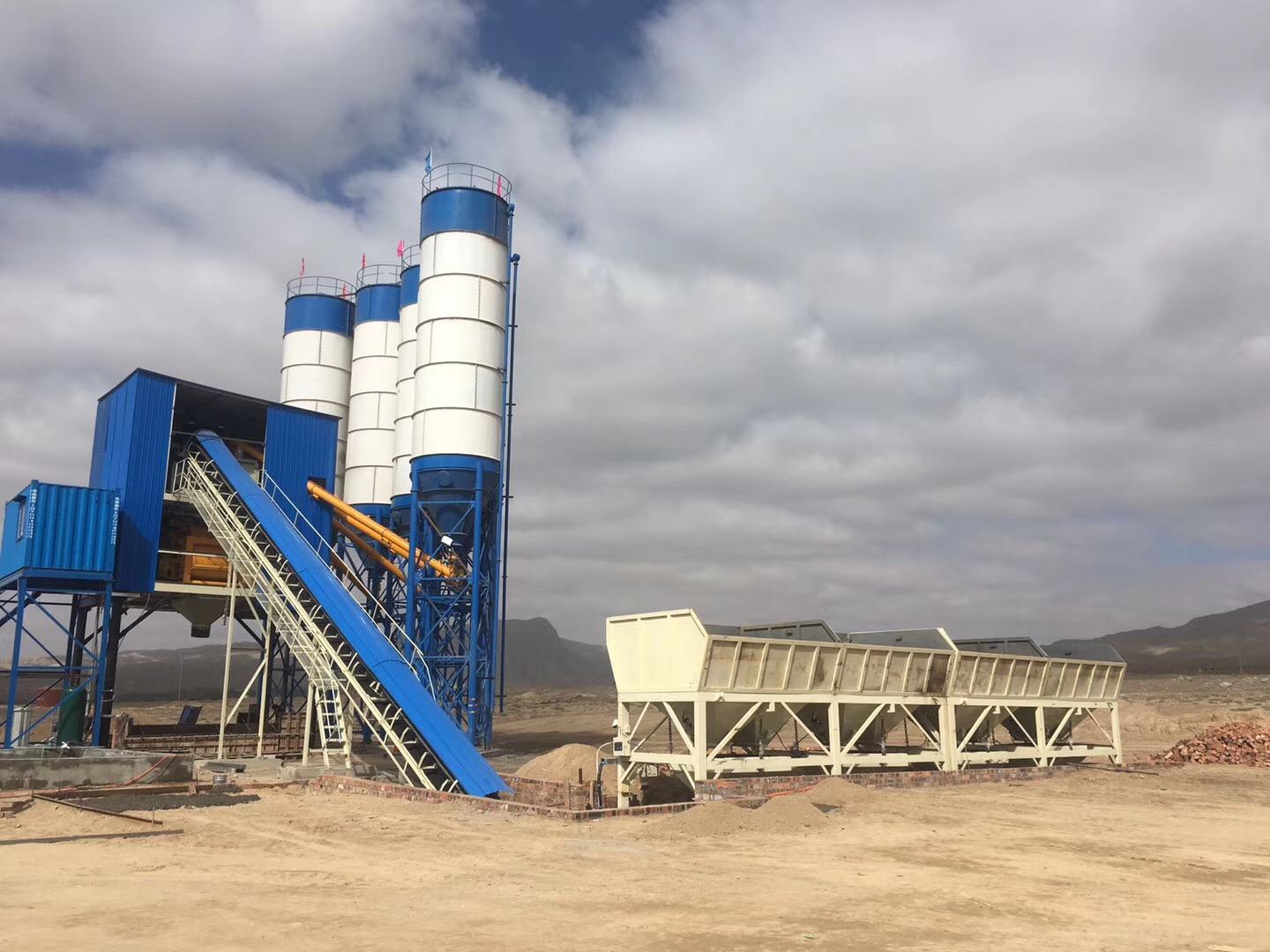 HZS75 concrete mixing plant